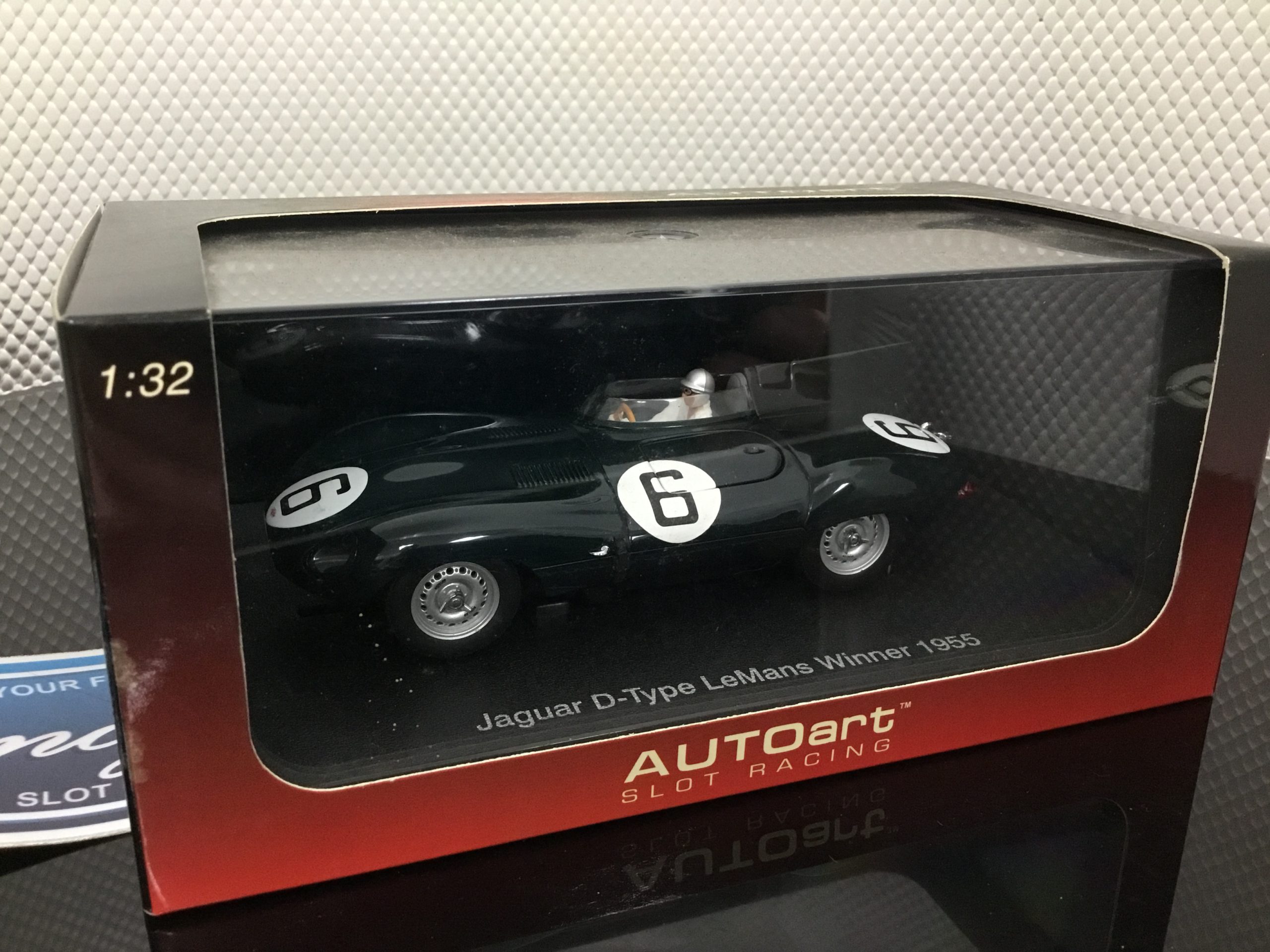 AutoArt 13582 Jaguar DType LeMans 1955 Winner Hawthorn 1/32 Slot Car.