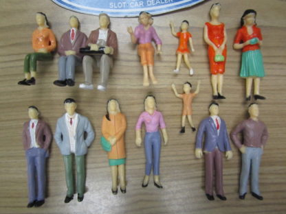 14 1/24 Scale Figures Spectators for Trackside Scenery
