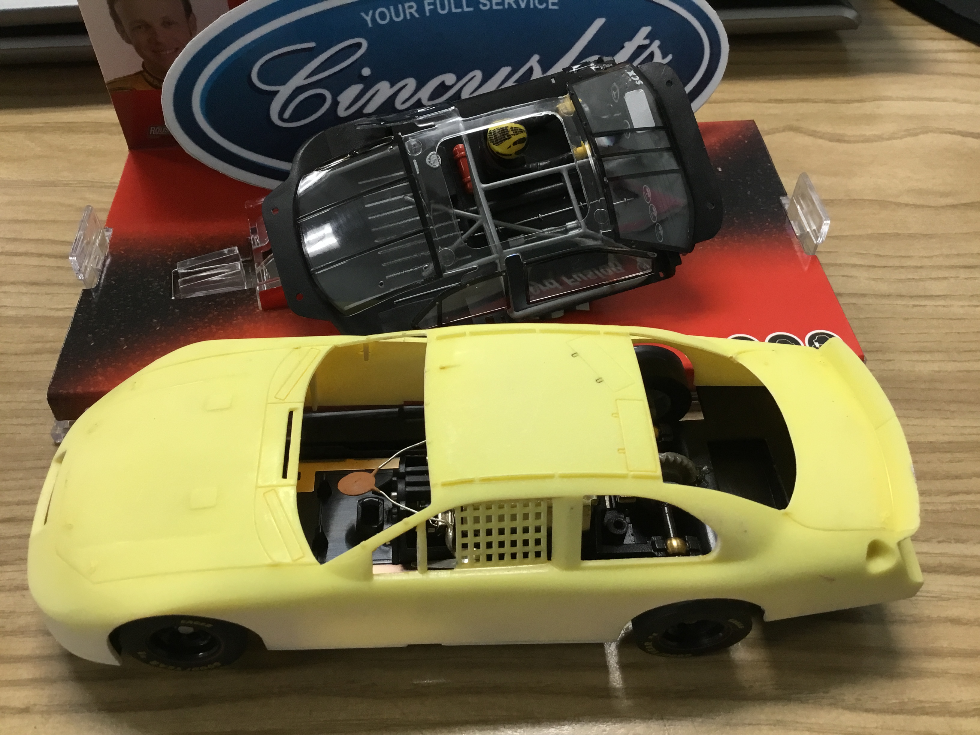 SCX Nascar Ford Fusion YELLOW. NEW 1/32 Slot Car