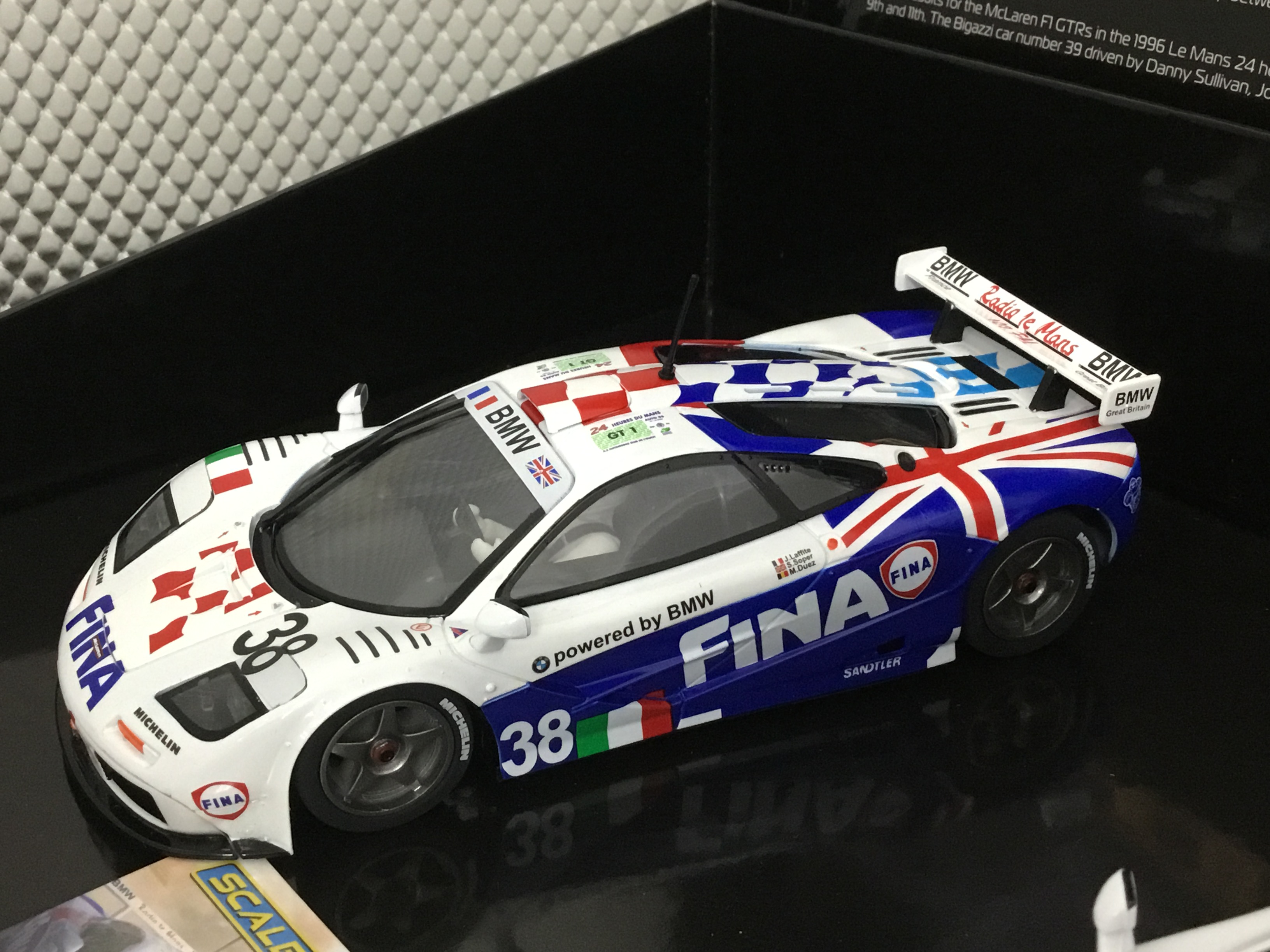 Scalextric C4012A McLaren F1 GTR Fina Le Mans Limited Edition 1996 Twin Pack