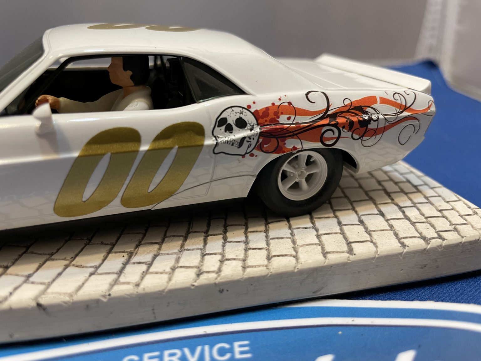 Scalextric Dodge Challenger T/A 00, 1/32 Slot Car. Used