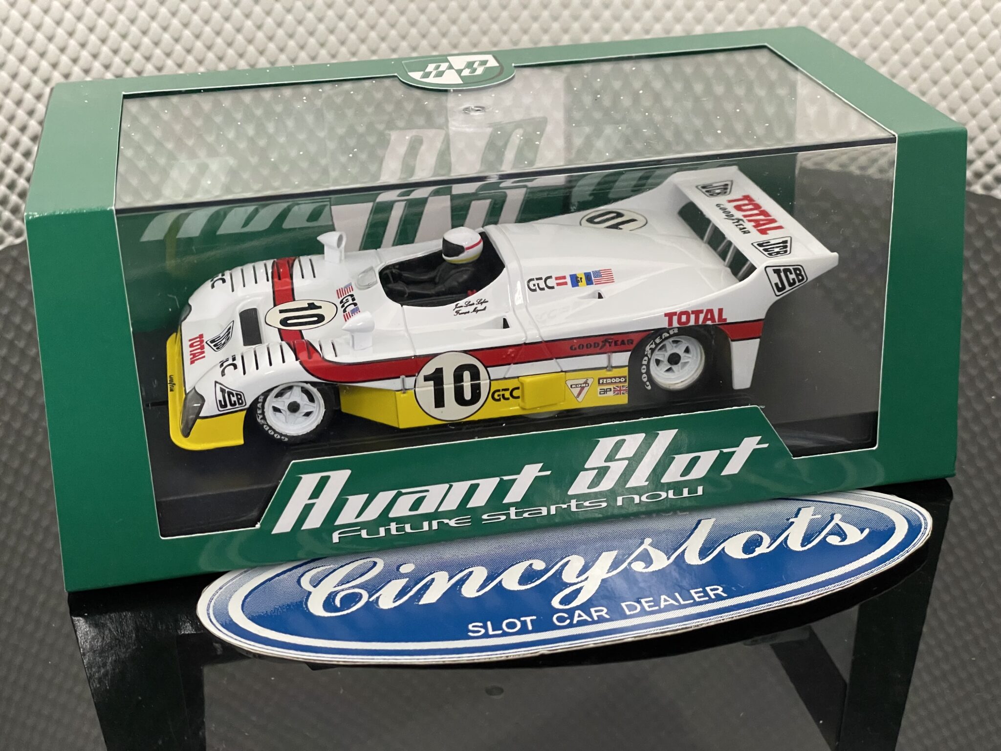 Avant Slot 51201 Mirage GR8 1/32 Slot Car.