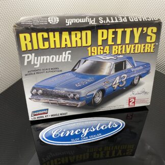 Richard Petty 1964 Plymouth Belvedere 1/25 Model Kit.