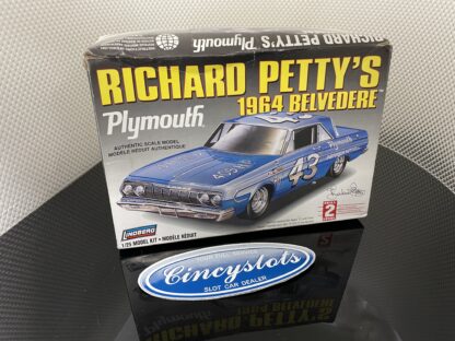 Richard Petty 1964 Plymouth Belvedere 1/25 Model Kit.