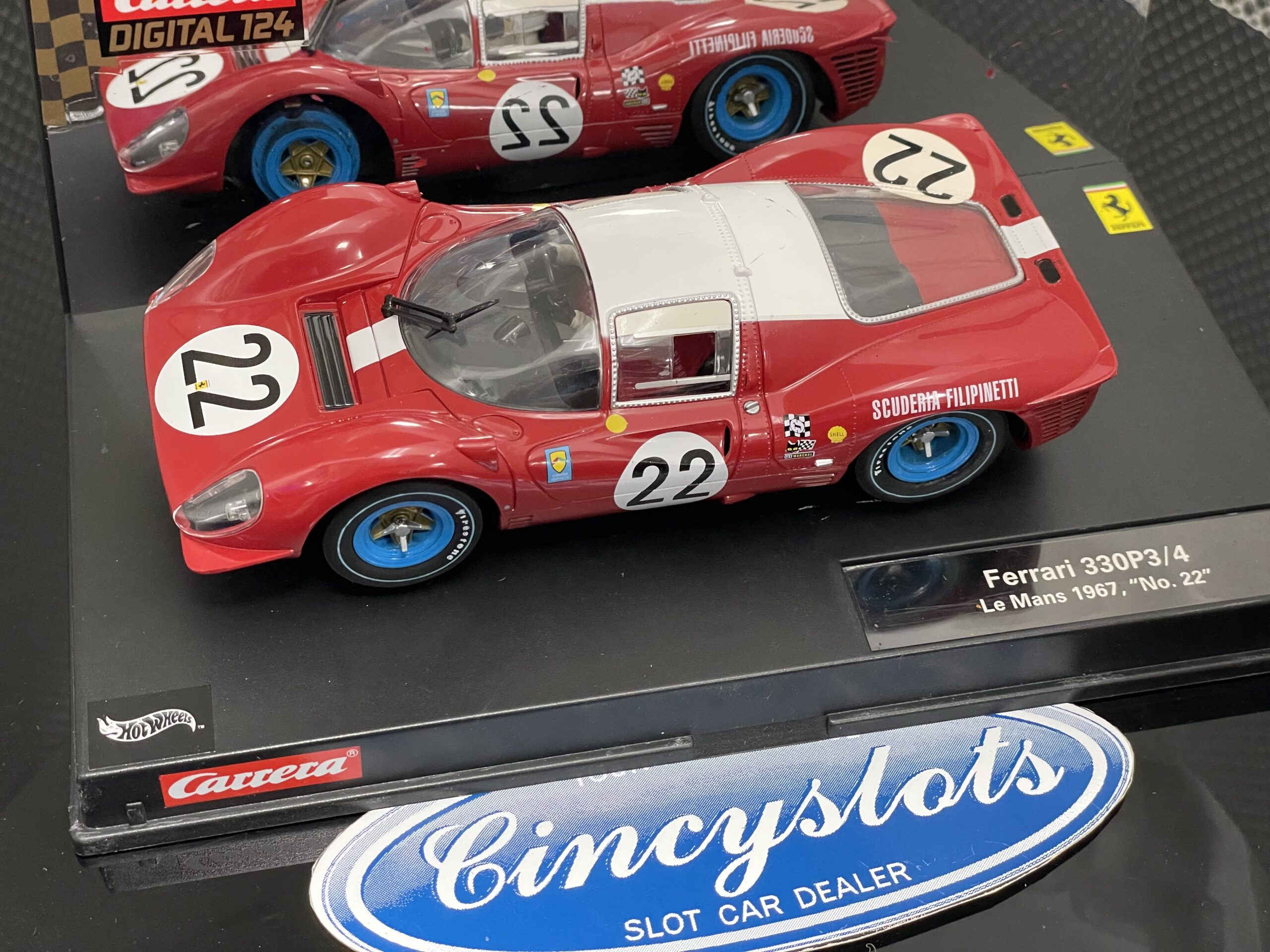 Hornby Scalextric Ferrari 330 P4, Nr. 24, Le Mans 1967 Mairesse-Be 1:32 Slot Car Stockfotografie