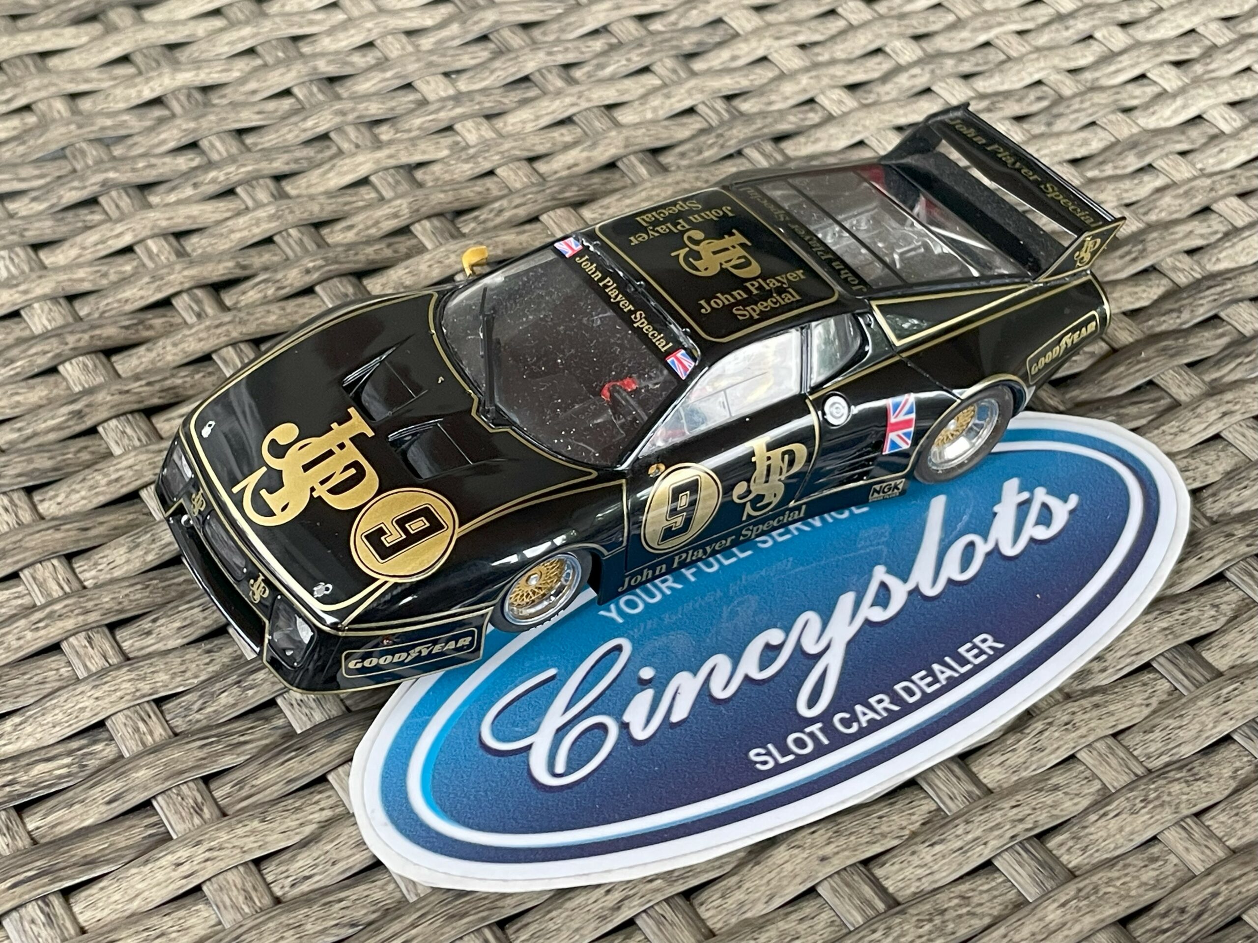 Voiture De Slot Ferrari 512 BB JPS Edition Par FlySlot - NEUVE - Échelle 1/32